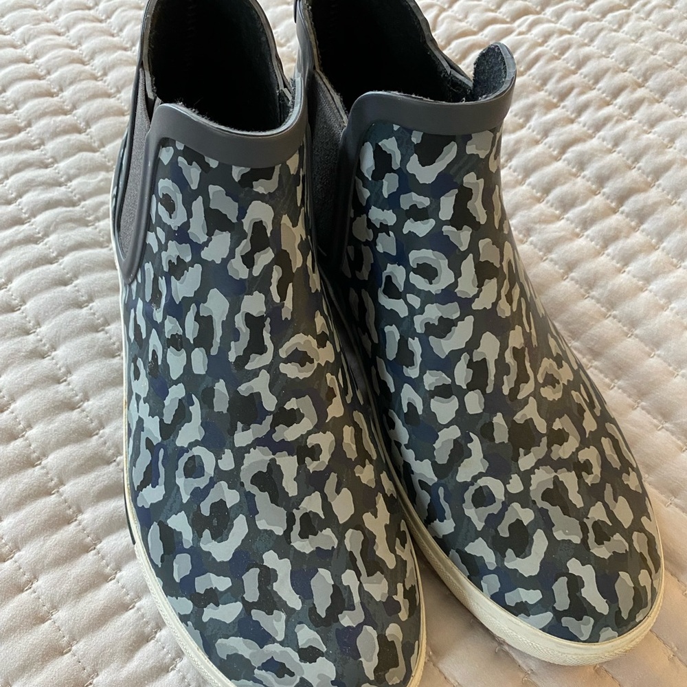 Joules Rainwell Grey Leopard Print Slip On Rain Boots